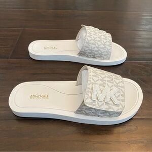 New with box Micheal Kors vanilla slide women’s size various 7,9,11